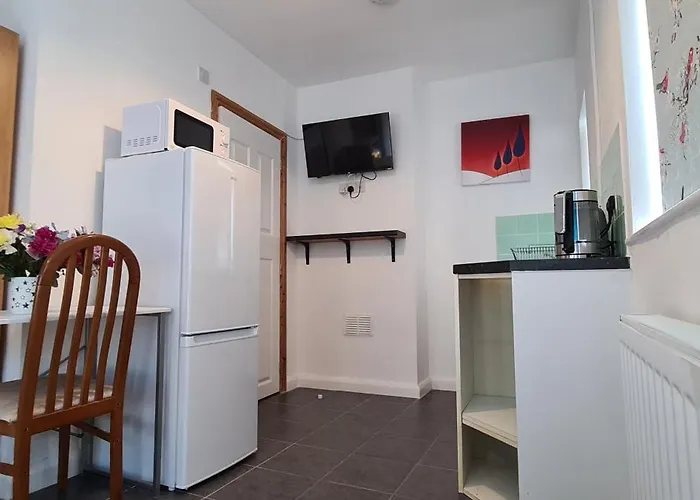 Sheridan House - Self Contain Flats Long Or Short Stay Special Rate Available