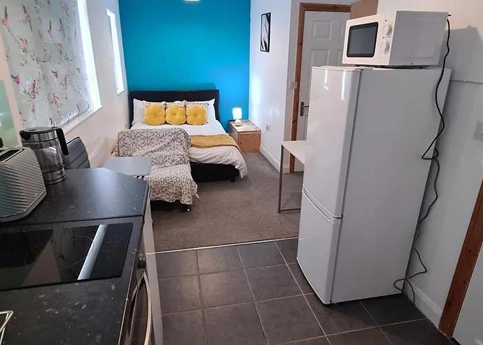 Sheridan House - Self Contain Flats Long Or Short Stay Special Rate Available